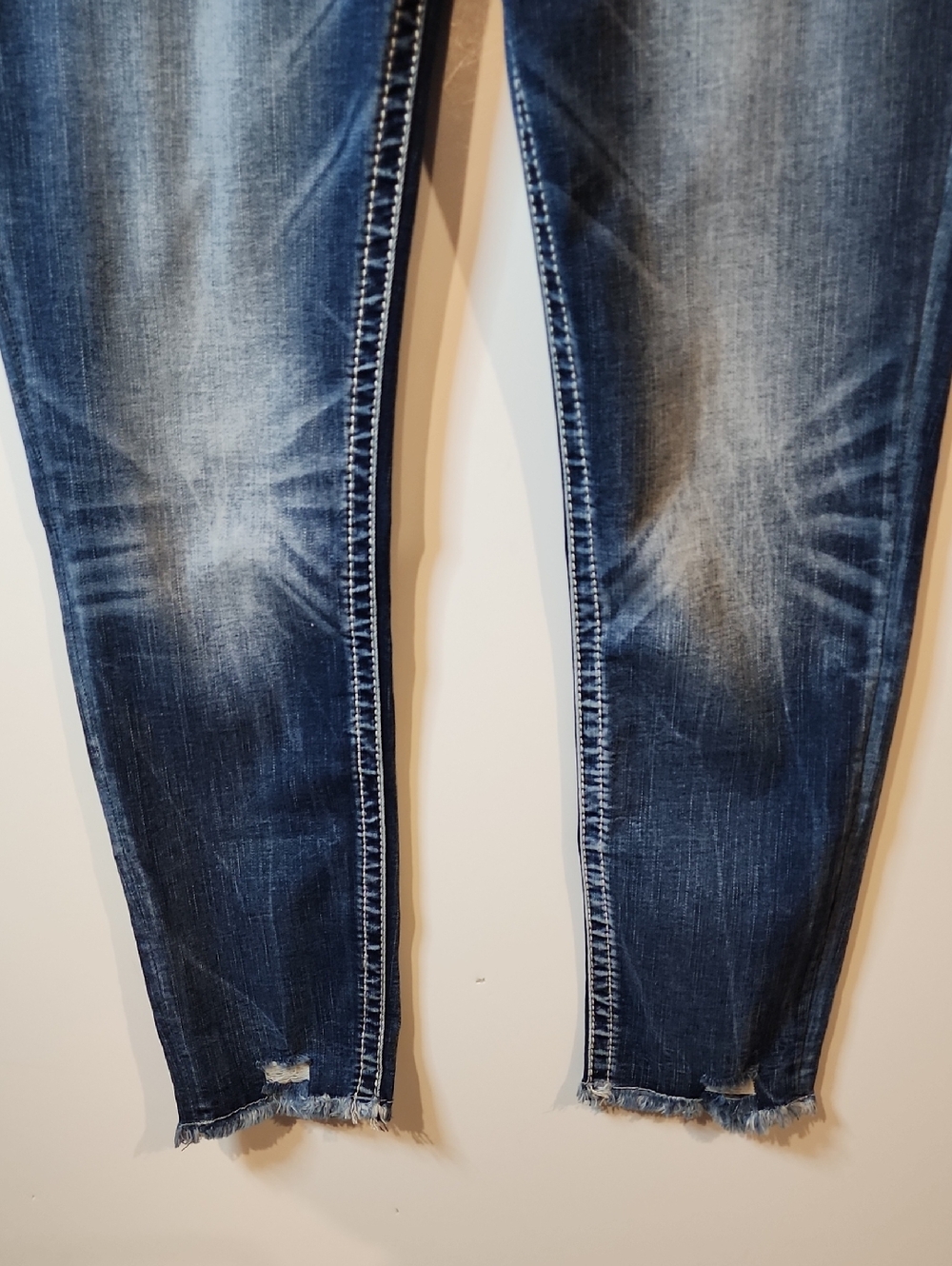 Miss Me Curvy Ankle Skinny Jeans NWOT Size 31 X 27 - Picture 3 of 10